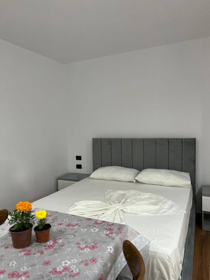 Hotel Vila Herta Durrës Buitenkant foto