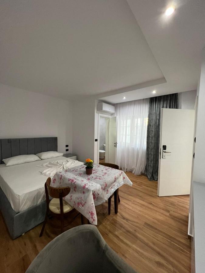 Hotel Vila Herta Durrës Buitenkant foto