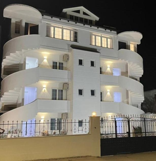 Hotel Vila Herta Durrës Buitenkant foto